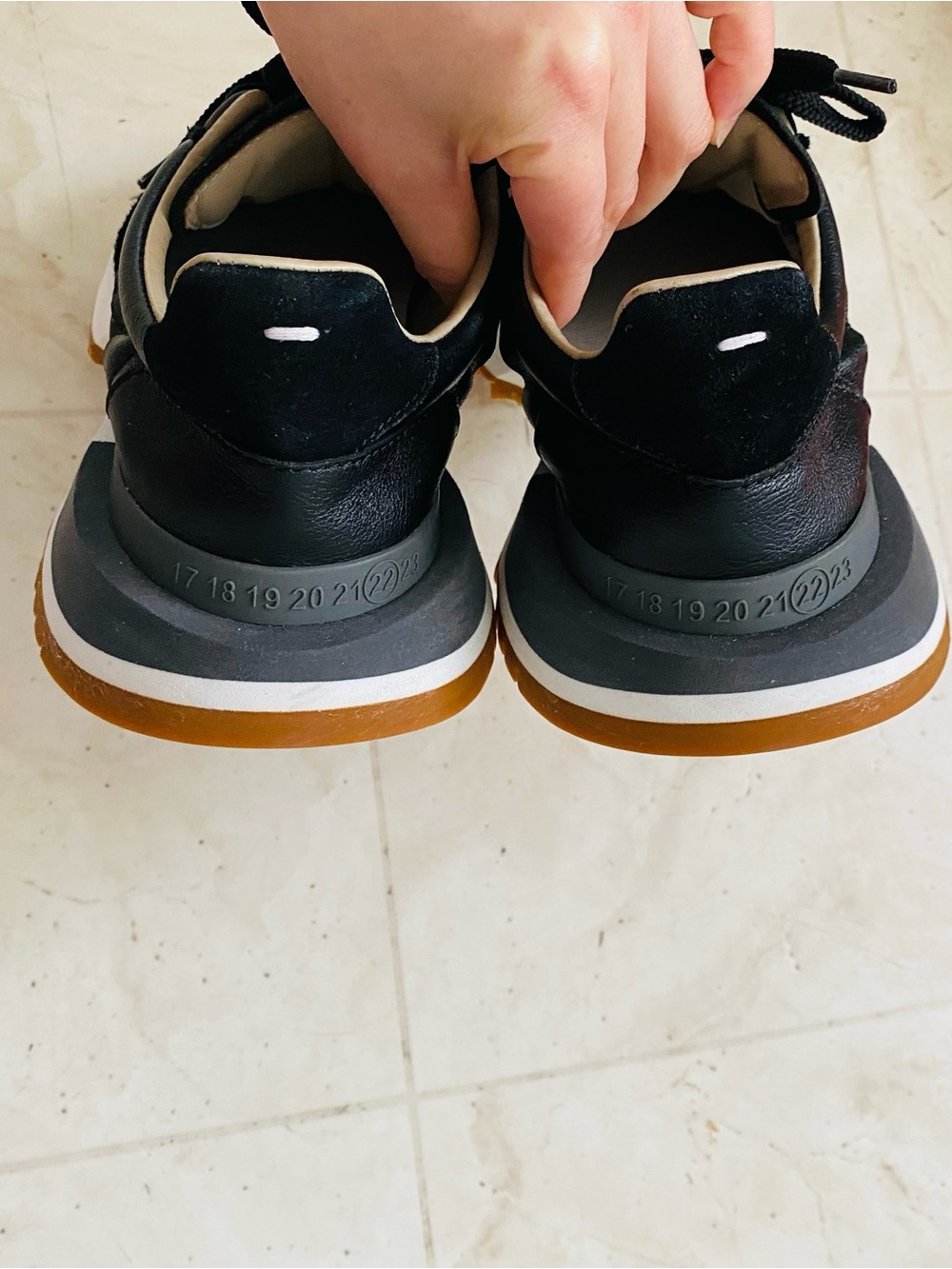 $690 Maison Margiela Black Leather Suede Gum Sole 50-50 Low Top Sneakers Size 7 - Picture 11 of 15